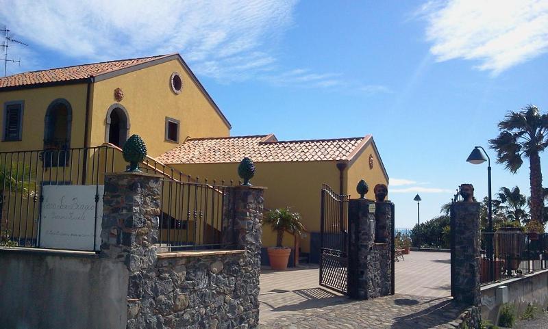 Serra San Biagio Villa Calatabiano Buitenkant foto