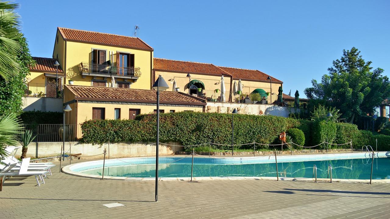 Serra San Biagio Villa Calatabiano Buitenkant foto